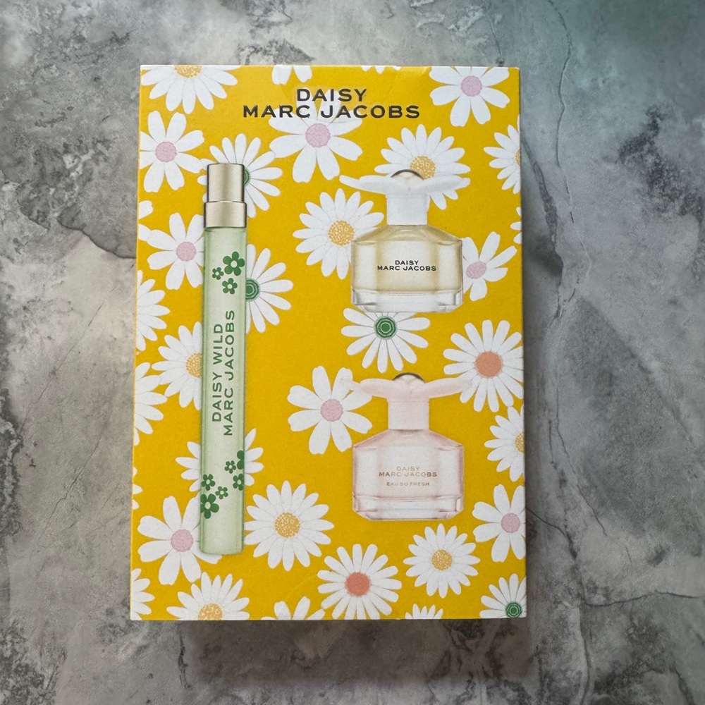 Marc Jacobs Daisy Wild Set - Yellow and White